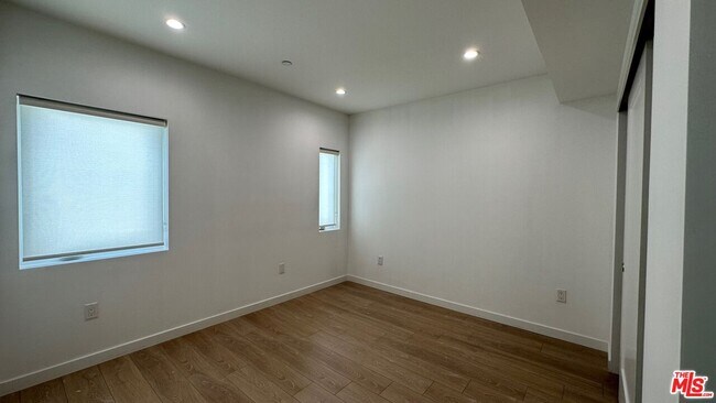 Building Photo - 5226 Satsuma Ave