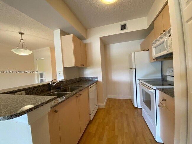 Building Photo - 2424 Centergate Dr