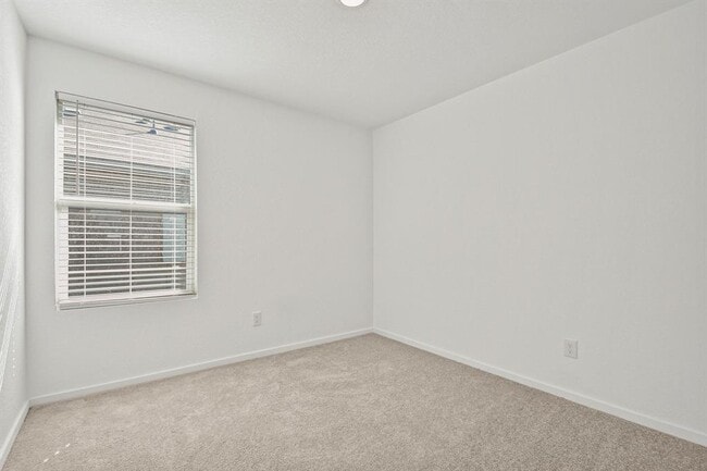 Building Photo - 2413 Legends Crk