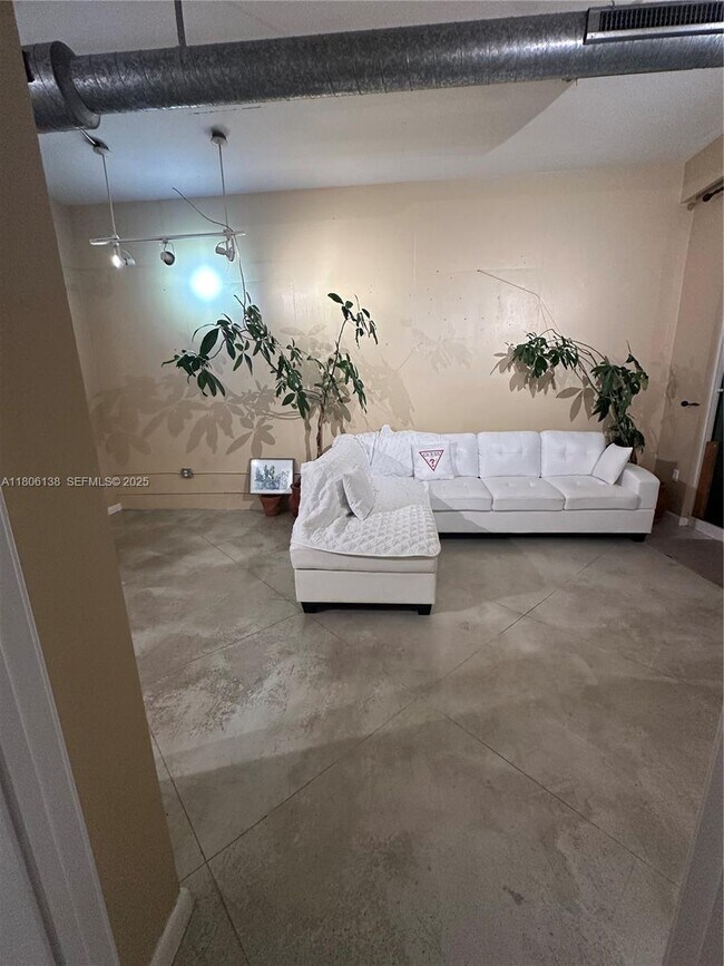 Building Photo - 2001 Biscayne Blvd