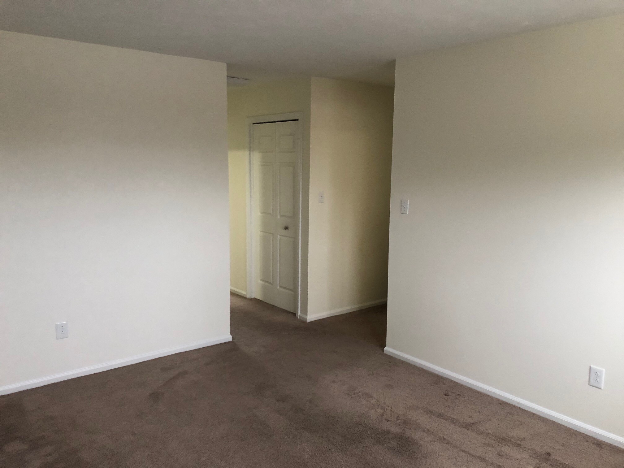 Building Photo - 101 Colonial Oaks Dr