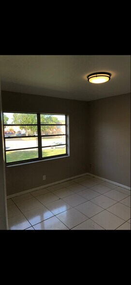 Building Photo - 12840 SW 43rd Dr