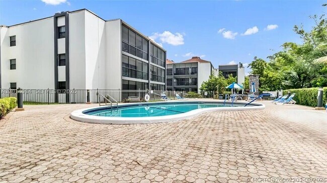 Building Photo - 4040 N Hills Dr