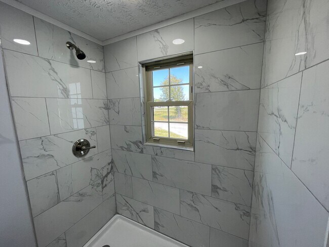 Building Photo - For Lease - 2 BR | 2.5 BA Fully Remodeled ...