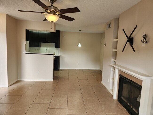 Building Photo - 2750 Holly Hall St