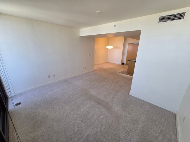Building Photo - Immaculate Contemporary Living in Kaka‘ako- 2 bedroom, 2 bathroom, 2 covered parking stall, and I...