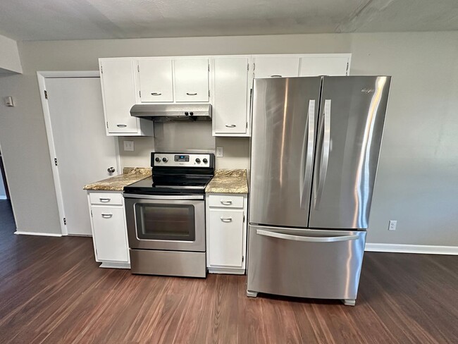 Building Photo - 70 Maple Dr