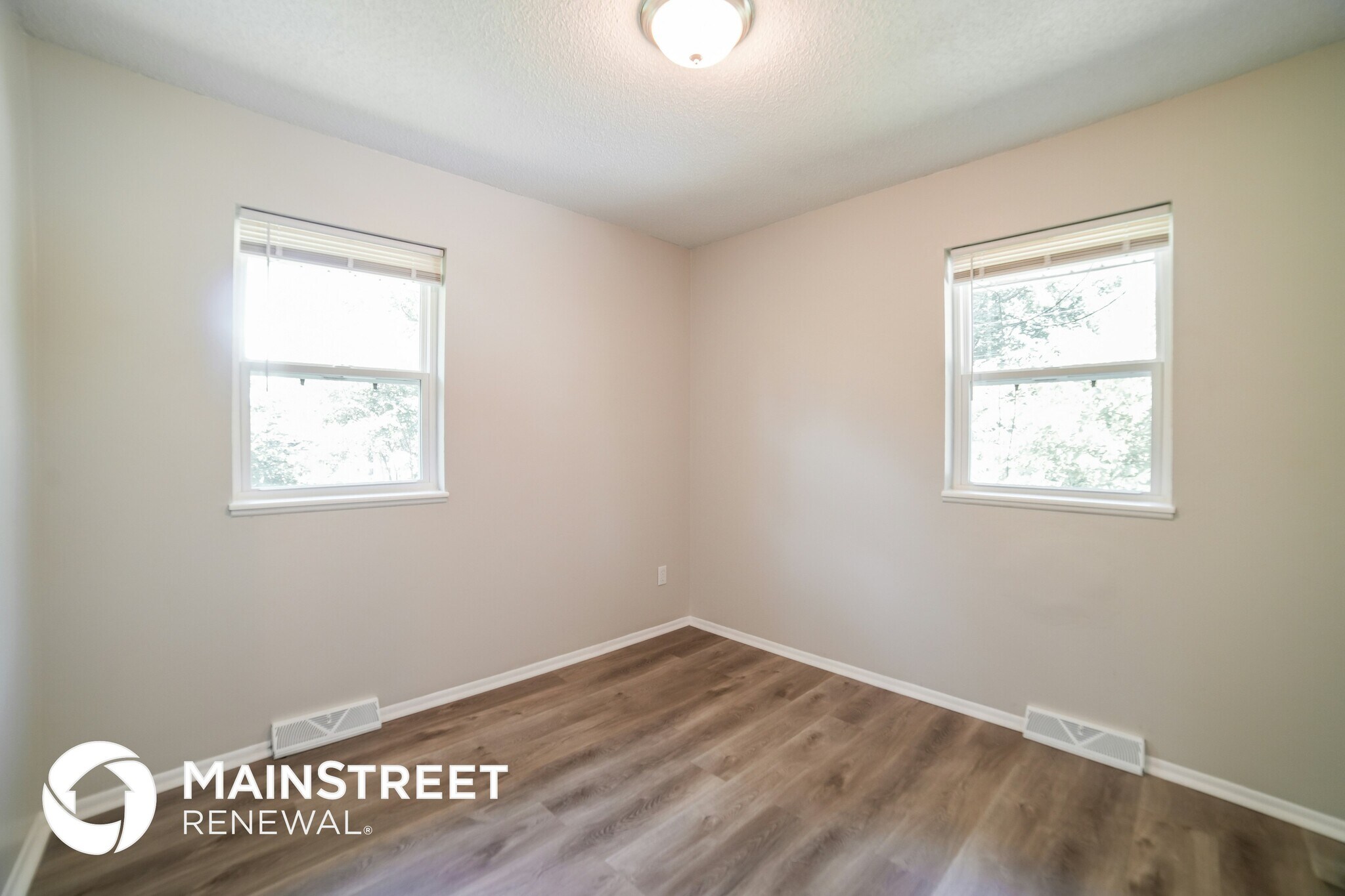 Building Photo - 601 S Central St