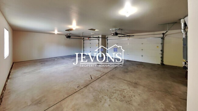 Building Photo - Enjoy this beautiful West Valley home with...