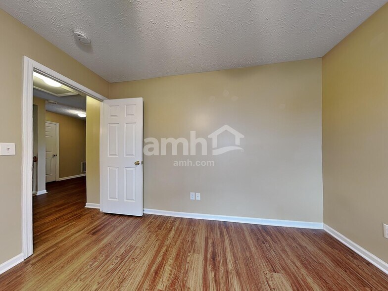 Building Photo - 2145 Blanton Dr