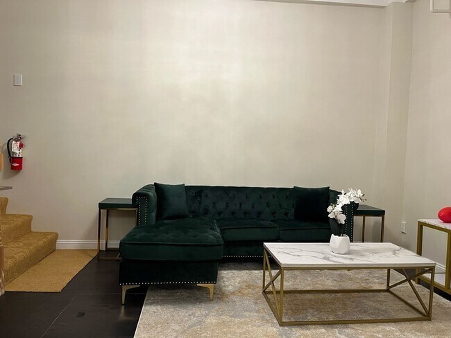 Building Photo - 469 Commonwealth Ave