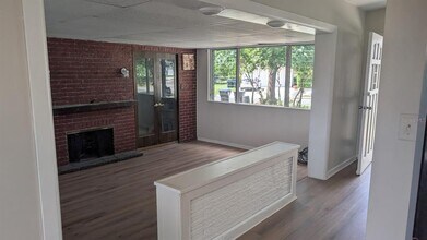 Building Photo - 714 Governors Ave