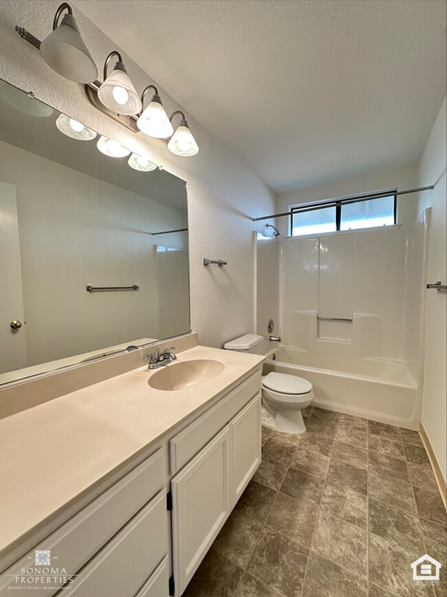 Building Photo - 2BD/2BA Duplex, Close to Downtown Sonoma!