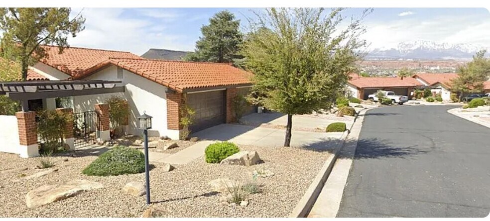 Primary Photo - 300 W 2025 S