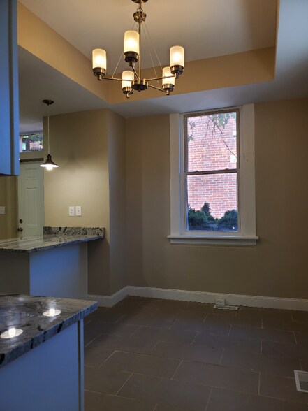 Building Photo - 987 Parsons Ave