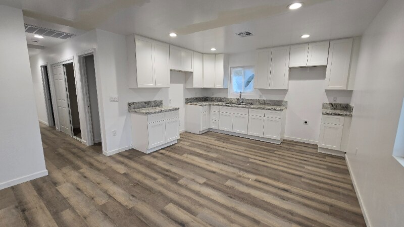 Building Photo - 725 31st St