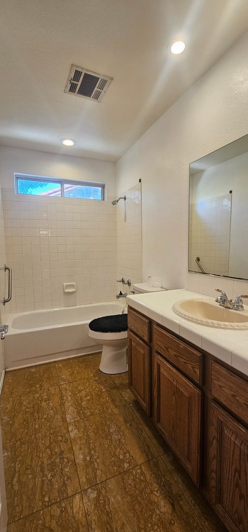 Building Photo - 7229 Ojai Dr