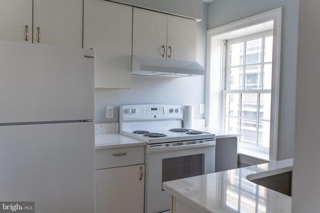 Building Photo - 1426 21st St NW