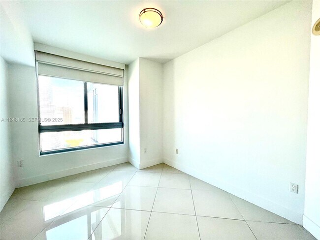 Building Photo - 350 S Miami Ave