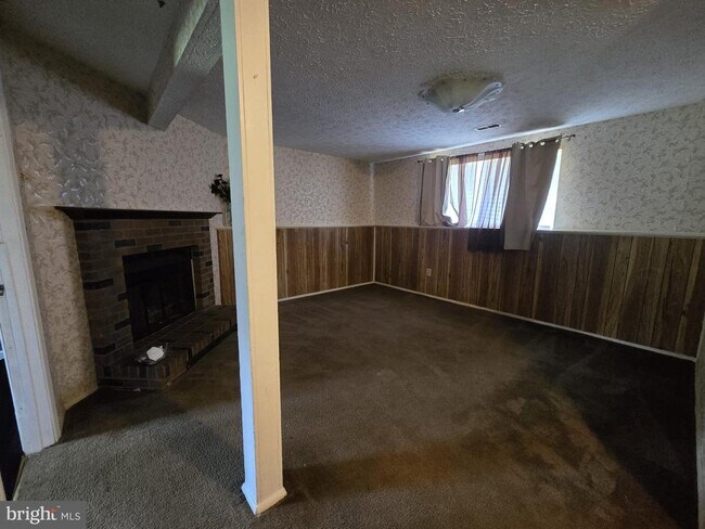 Building Photo - 1409 Rossiter Ct