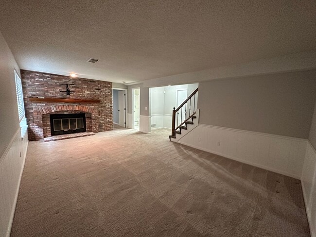 Building Photo - {12311} Spacious Townhome in Desirable OP ...