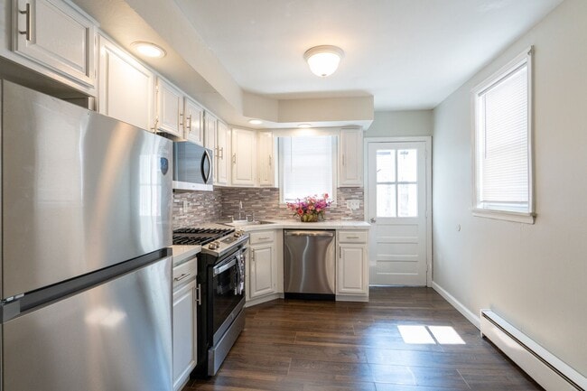Building Photo - Newly rehabbed 3 bedroom