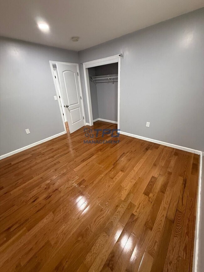 Building Photo - 495 S 18th St