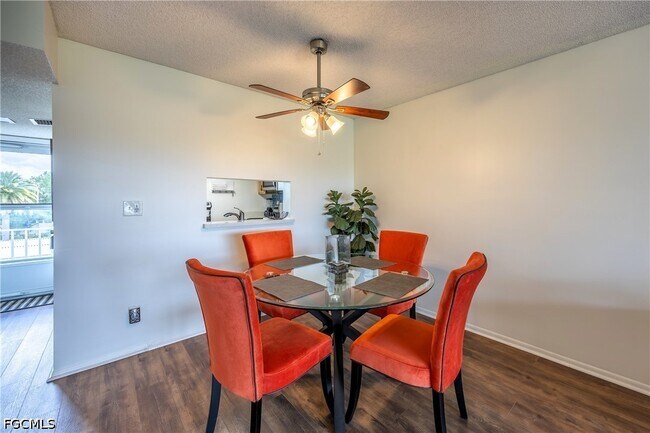 Building Photo - 6220 Augusta Dr