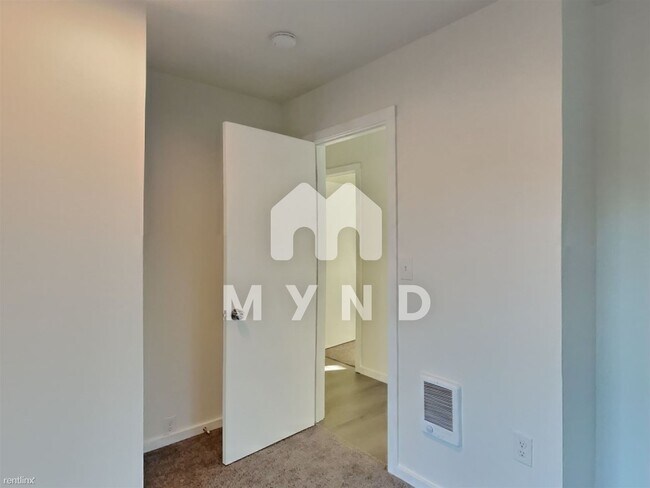 Building Photo - 2 br, 1 bath House - 7203 SE Harmony Dr