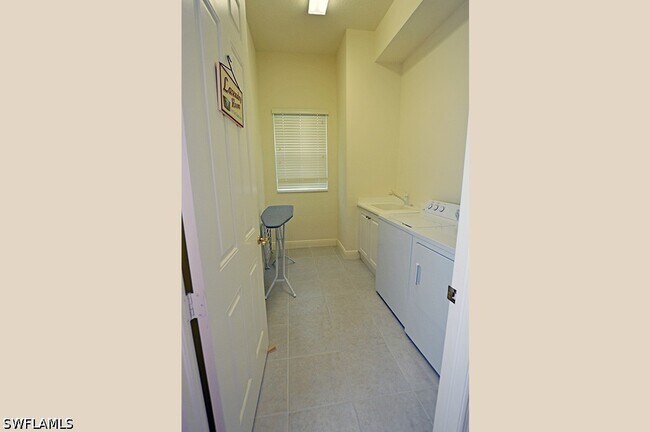 Building Photo - 9267 Museo Cir