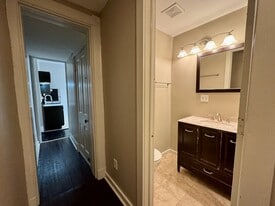 Building Photo - 202 Klotter Ave