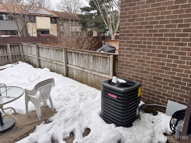 Building Photo - 489 Madison Dr