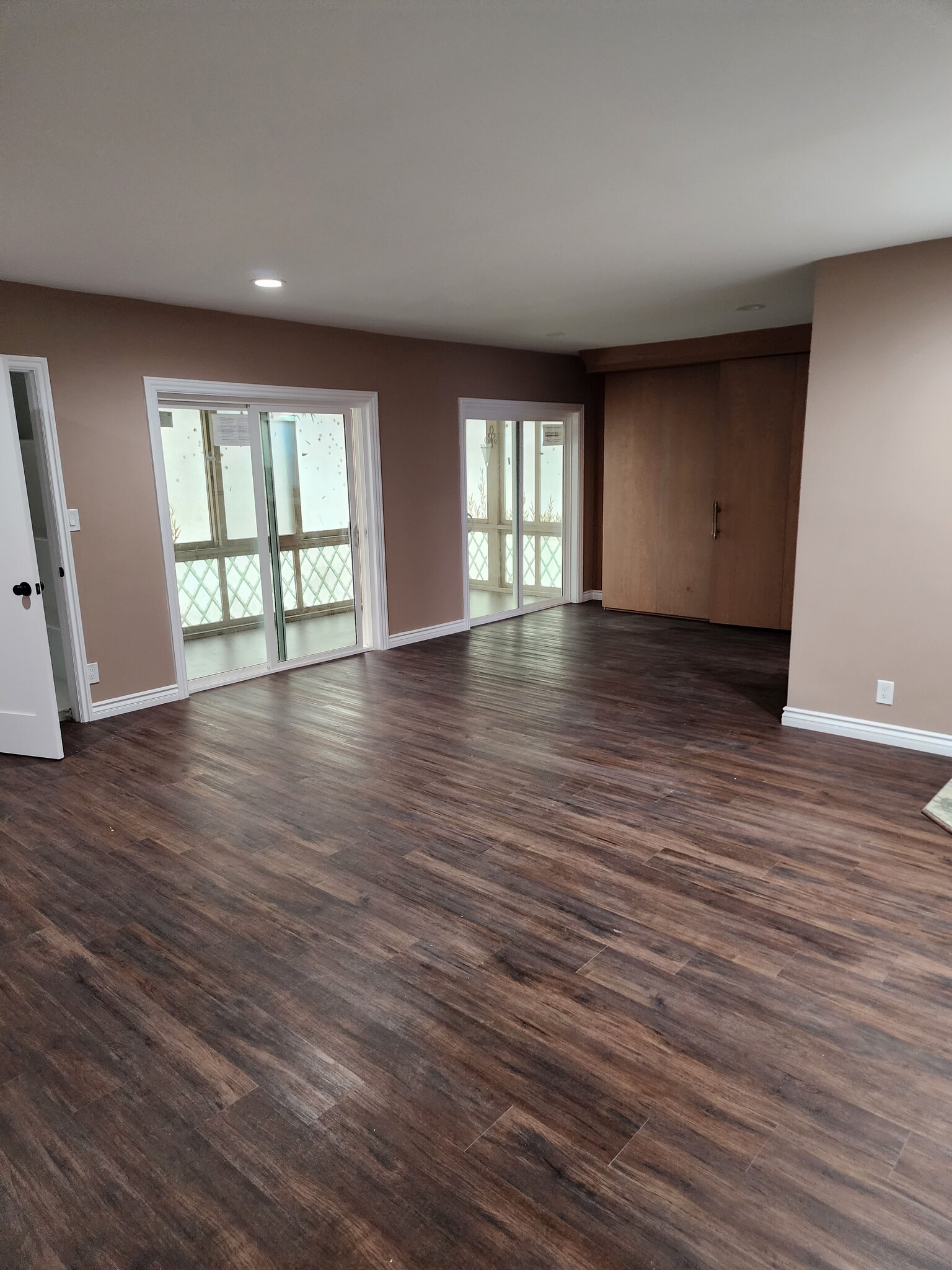 Spacious Living Room - 5014 W 58th Pl