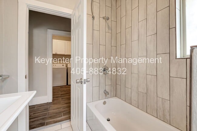 Building Photo - Charming Newly Updated 2 Bed, 2 Bath Home in the Heart of OKC!