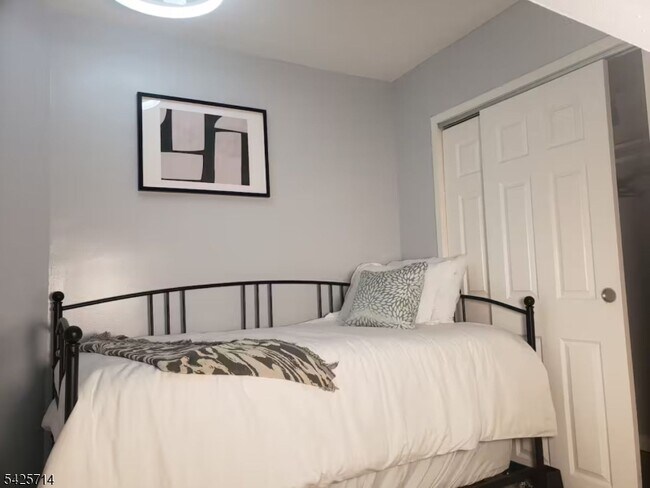 Building Photo - 187 Milford Ave