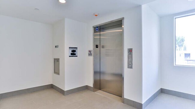 Building Photo - 4354 Teesdale Ave