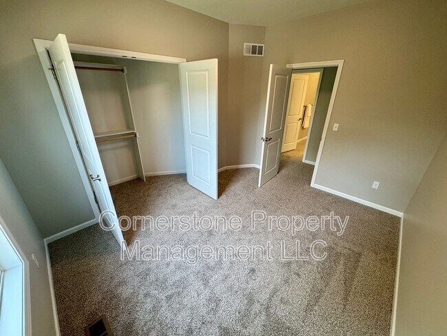 Building Photo - 809 Highland Dr