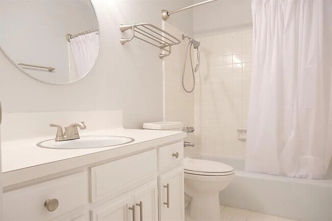 Building Photo - 2912 Windsor Rd