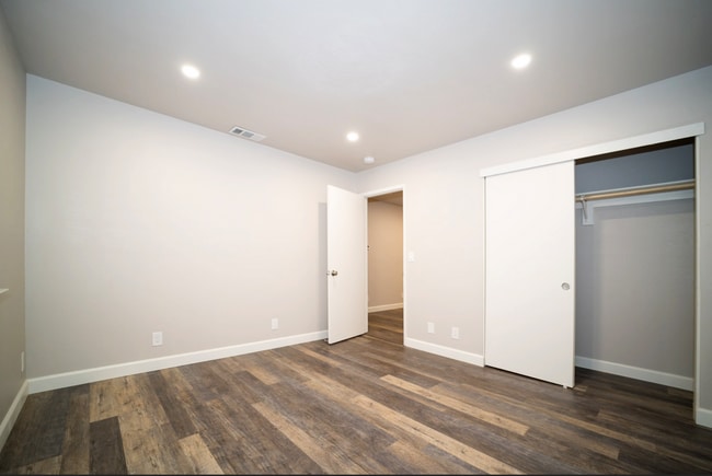 Building Photo - Adorable 2 bedroom 1 Bath Unit for Rent