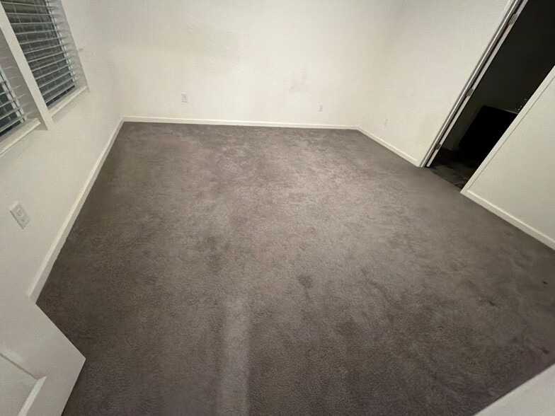 Building Photo - Room in House on Mariners Ct