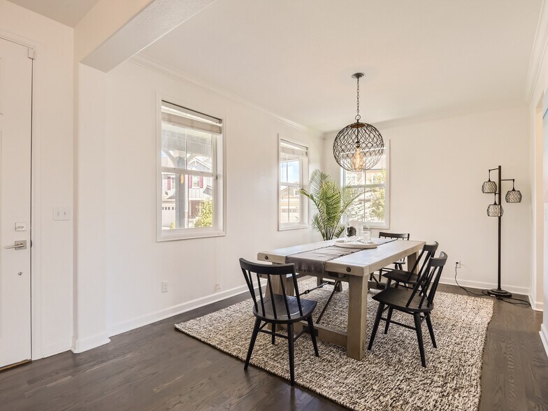 Building Photo - 664 Tiger Lily Way