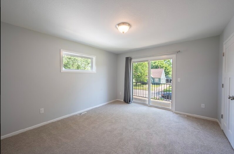 Building Photo - 619 4th Ave SE