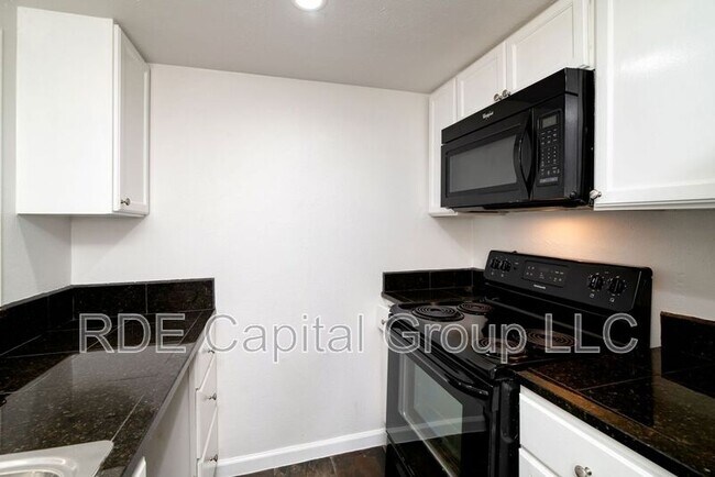 Building Photo - 2816 Throckmorton St
