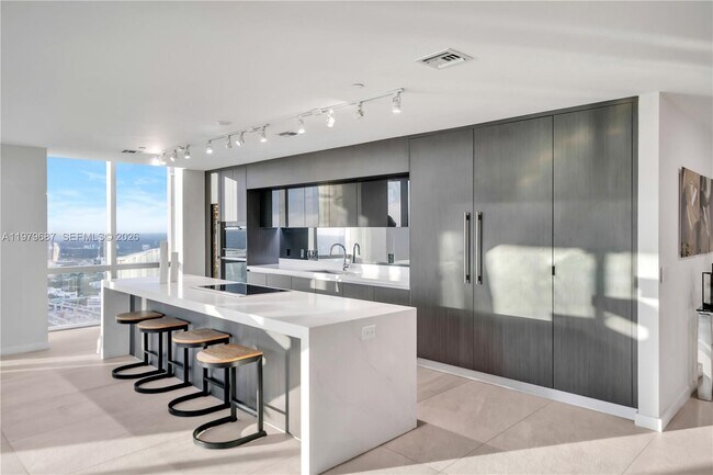 Building Photo - 851 NE 1st Ave