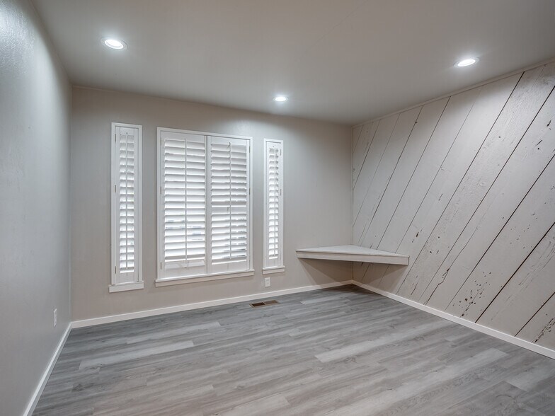 Building Photo - 12136 Thorn Ridge Rd