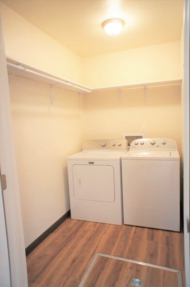 Building Photo - 1732 N Birdsell Dr