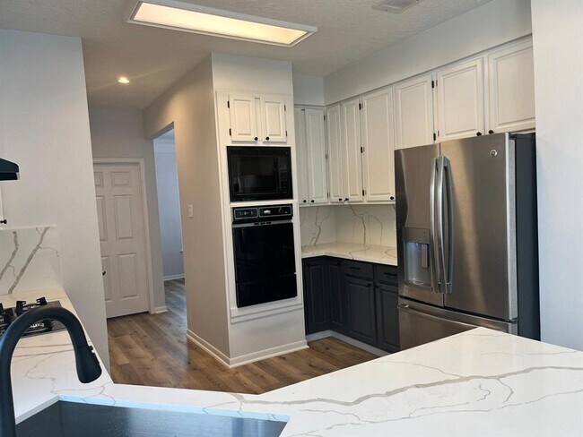 Building Photo - 14111 Torrey Vista Dr