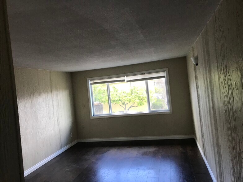 Large third bedroom - 1990 W 17th Ave