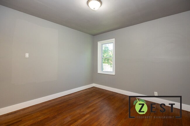 Building Photo - 5235 Haverhill St