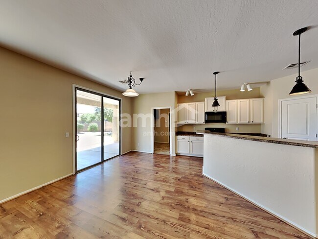 Building Photo - 19395 E Carriage Way